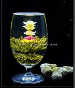 Reklamní kvetoucí čaje laskavcovka, lilie a měsíček